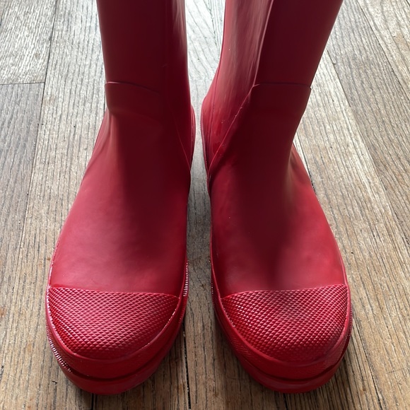 J Crew Red Penguin fur lined rain boots size 7 - Picture 4 of 6